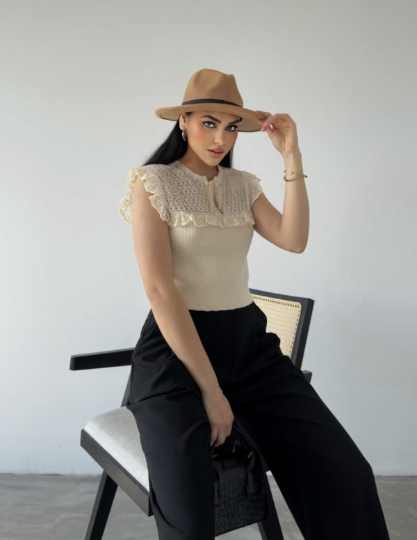 Dantel Brode Detaylı Triko Bluz