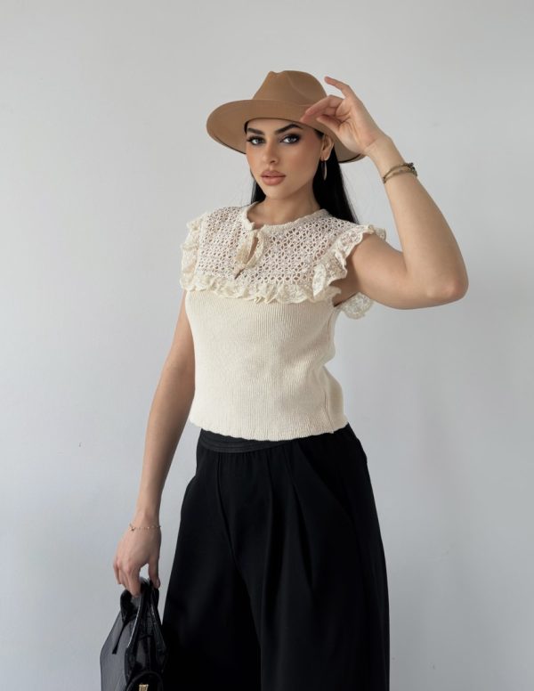 Dantel Brode Detaylı Triko Bluz